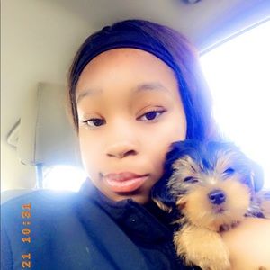 Meet your Posher, Emily